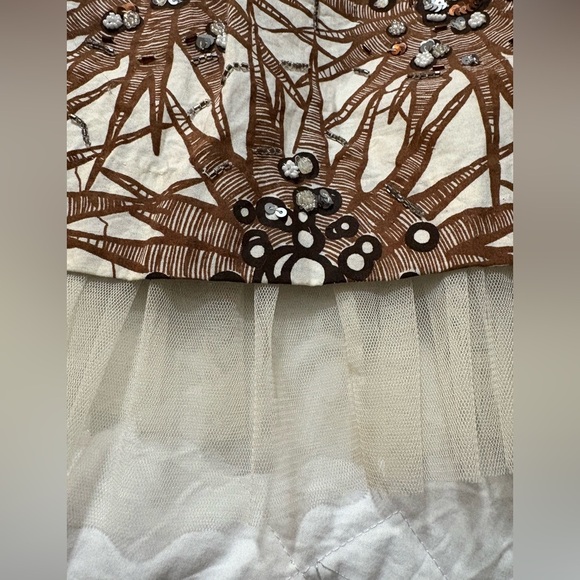 100% Silk Sunburst Sleeveless Dress. Sunburst Design with Embellishments. - Picture 16 of 16